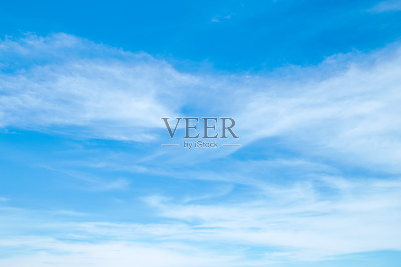 晴朗的日子里,美丽的天空和云朵。正版图片素材