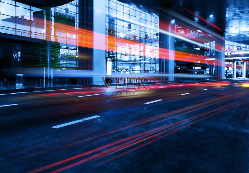 城市之夜的运动速度效果正版图片素材