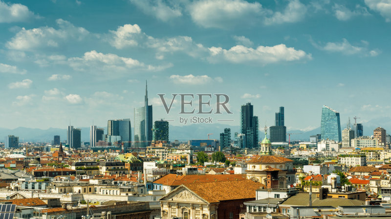 现代摩天大楼林立的米兰天际线正版图片素材