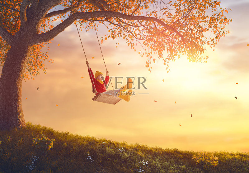 女孩在摇摆正版图片素材