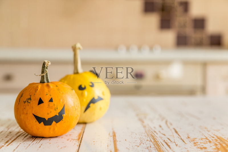 万圣节概念-南瓜和装饰品正版图片素材