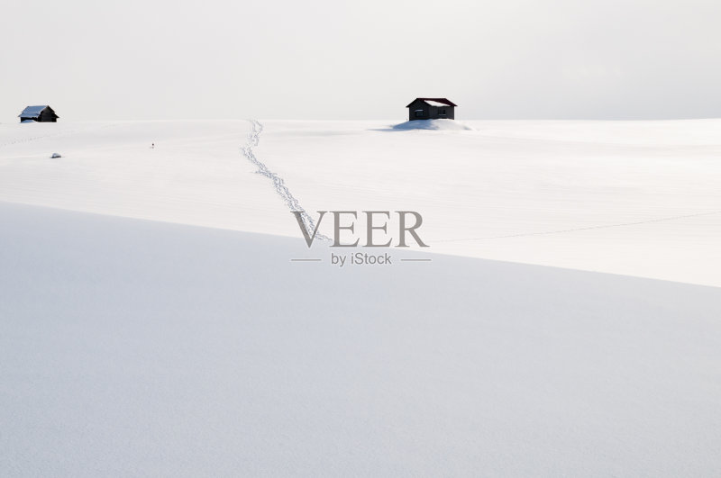 脚印在雪地上延伸。Biei北海道正版图片素材