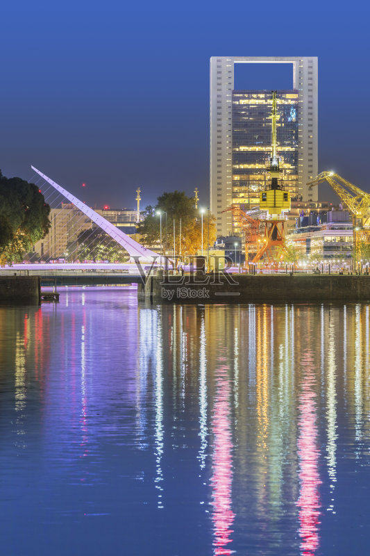 布宜诺斯艾利斯阿根廷马塔德罗港有妇女桥正版图片素材