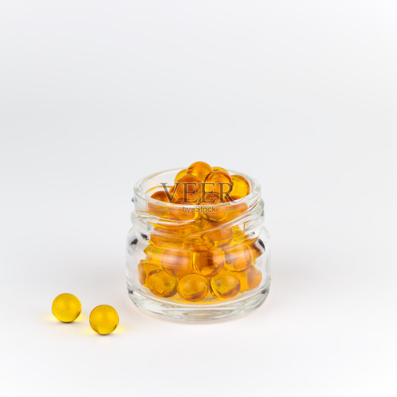 白色背景上的维生素玻璃罐正版图片素材