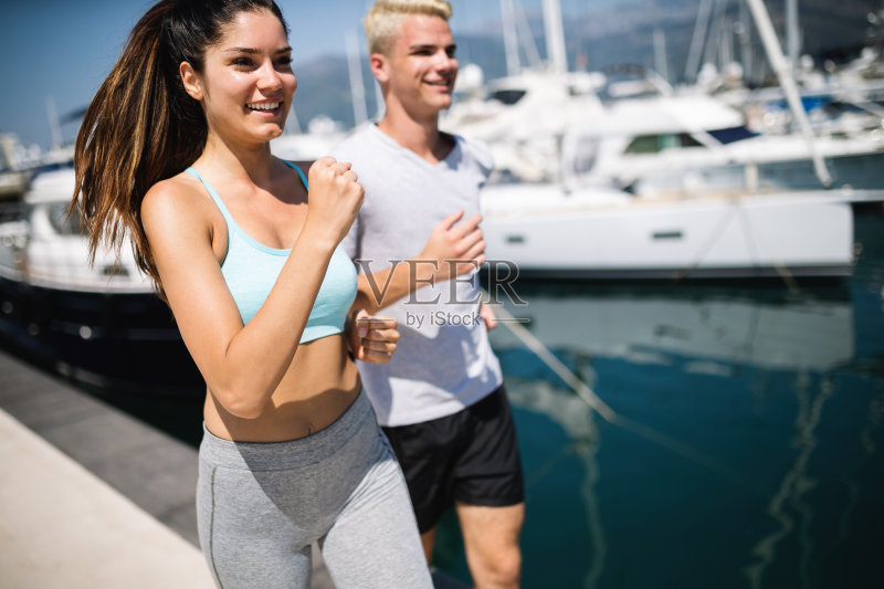锻炼、跑步、户外训练、健康、积极的生活方式正版图片素材