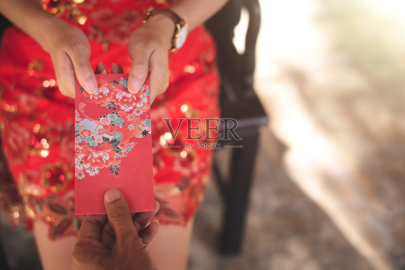 中国新年红包(Ang Pao)中国和东亚文化在庆祝节日,近距离与复制空间正版图片素材