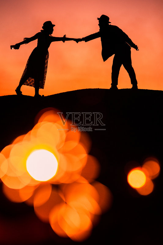 婚礼当天潮人夫妇的造型正版图片素材