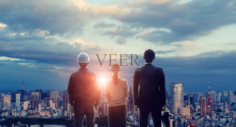 展望经营理念。群商人。正版图片素材