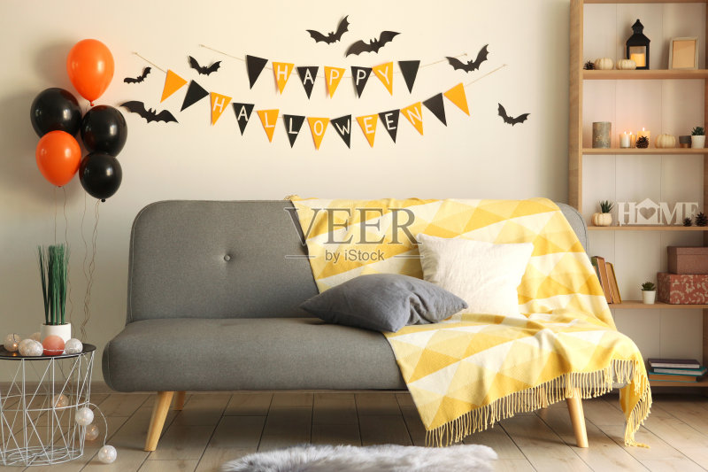 房间内部为万圣节装饰正版图片素材
