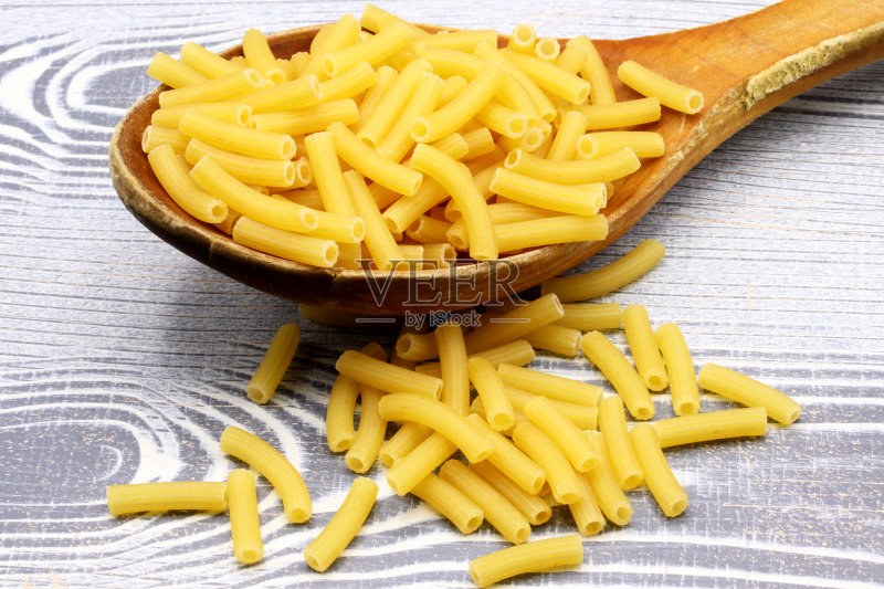 木背景上的意大利面正版图片素材