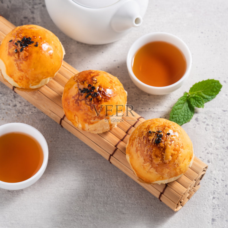 中秋佳节用的蛋黄月饼。正版图片素材