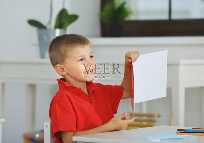 课堂上课的小学生照片摄影图片