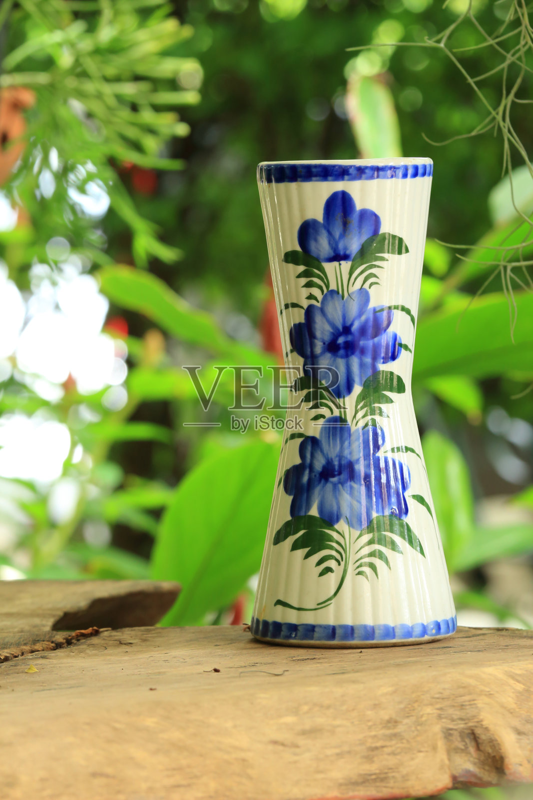 陶瓷花瓶照片摄影图片