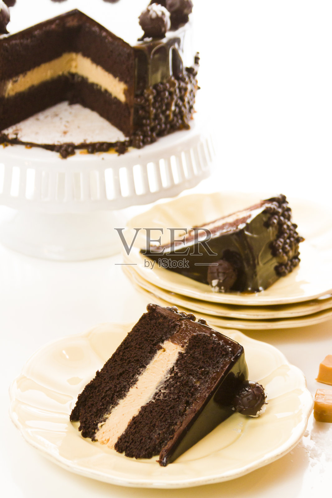 咸焦糖松露蛋糕照片摄影图片