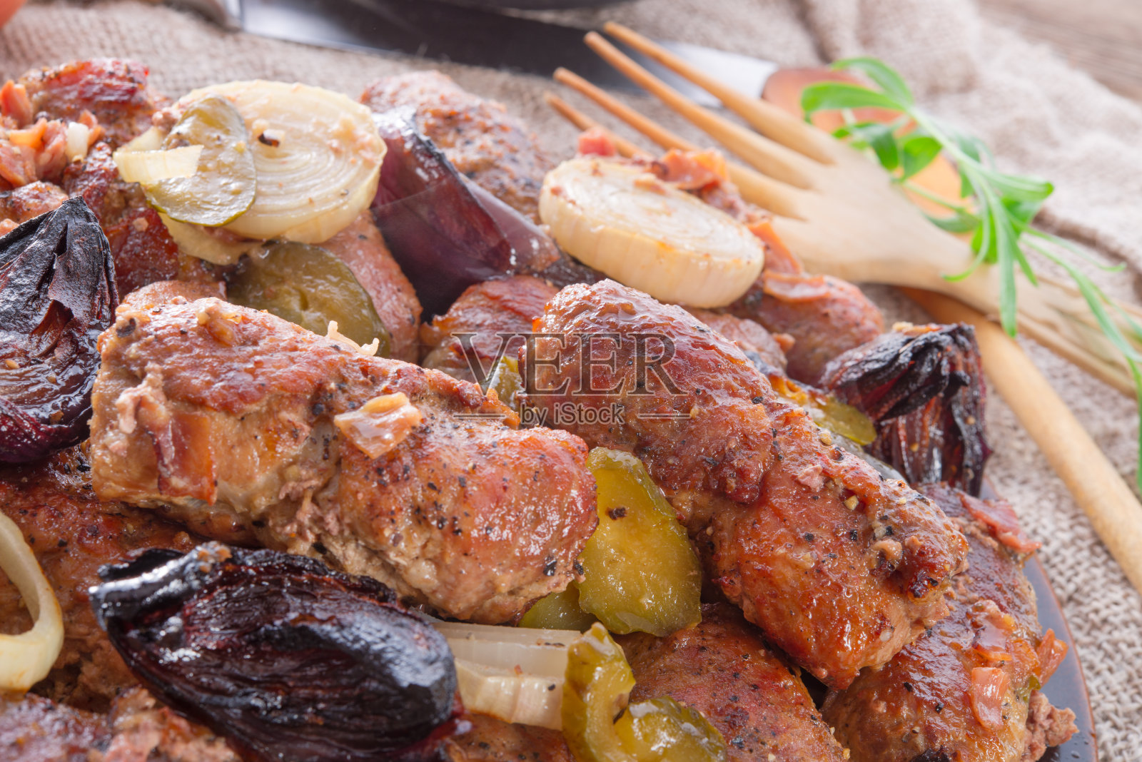 牛肉与橄榄照片摄影图片