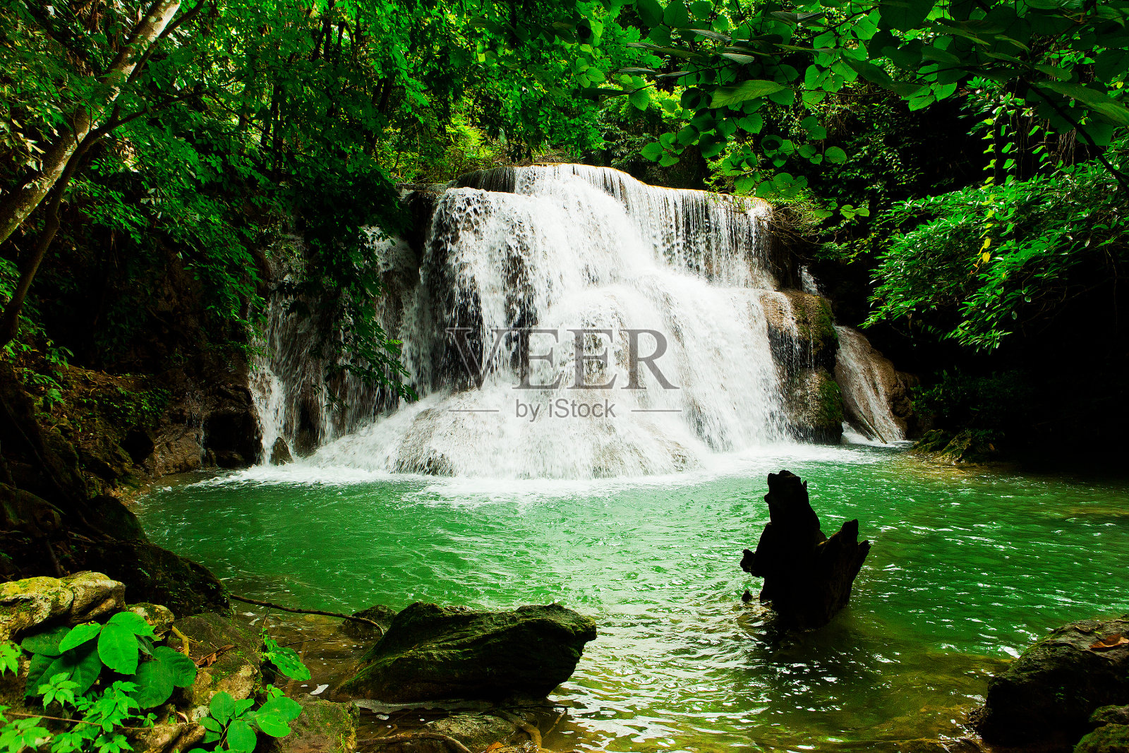 泰国北碧府的怀美卡敏瀑布照片摄影图片