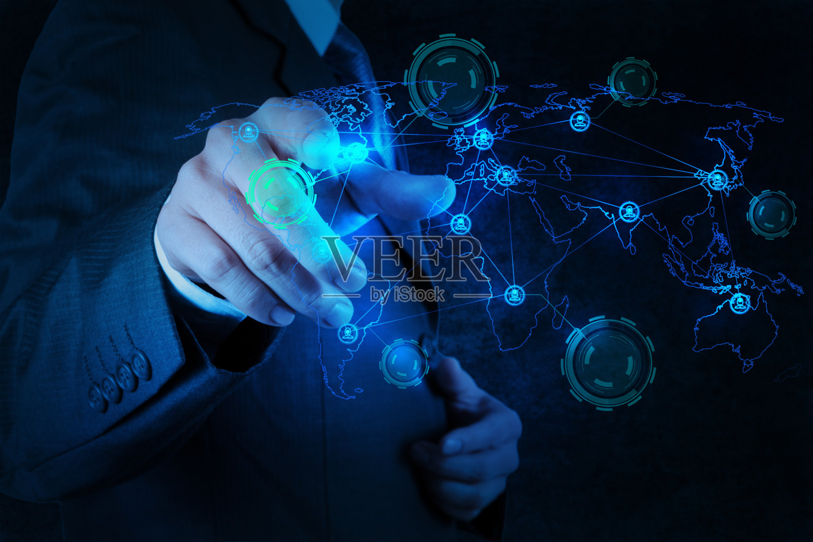 商人手中持有照片摄影图片