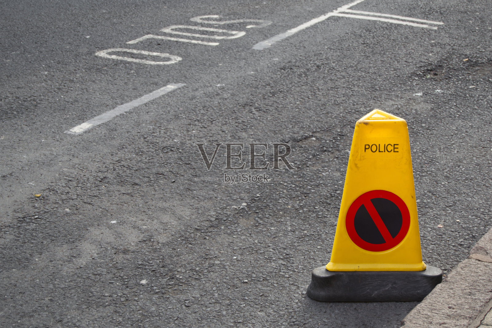 卖给了警察照片摄影图片