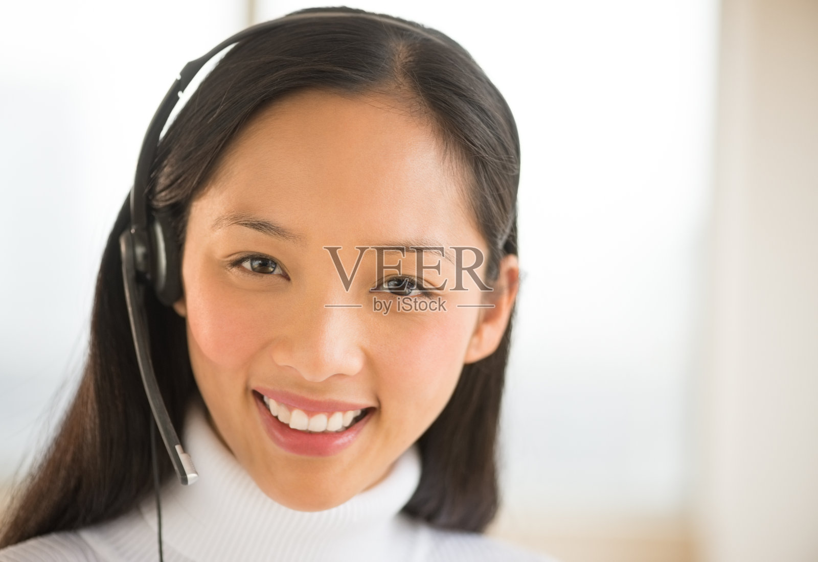 快乐的女客户服务代表照片摄影图片