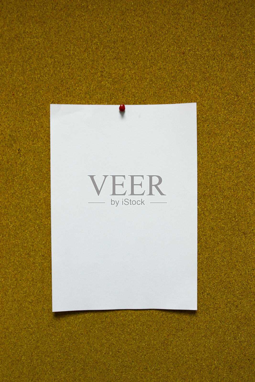 纸在黑板上。照片摄影图片