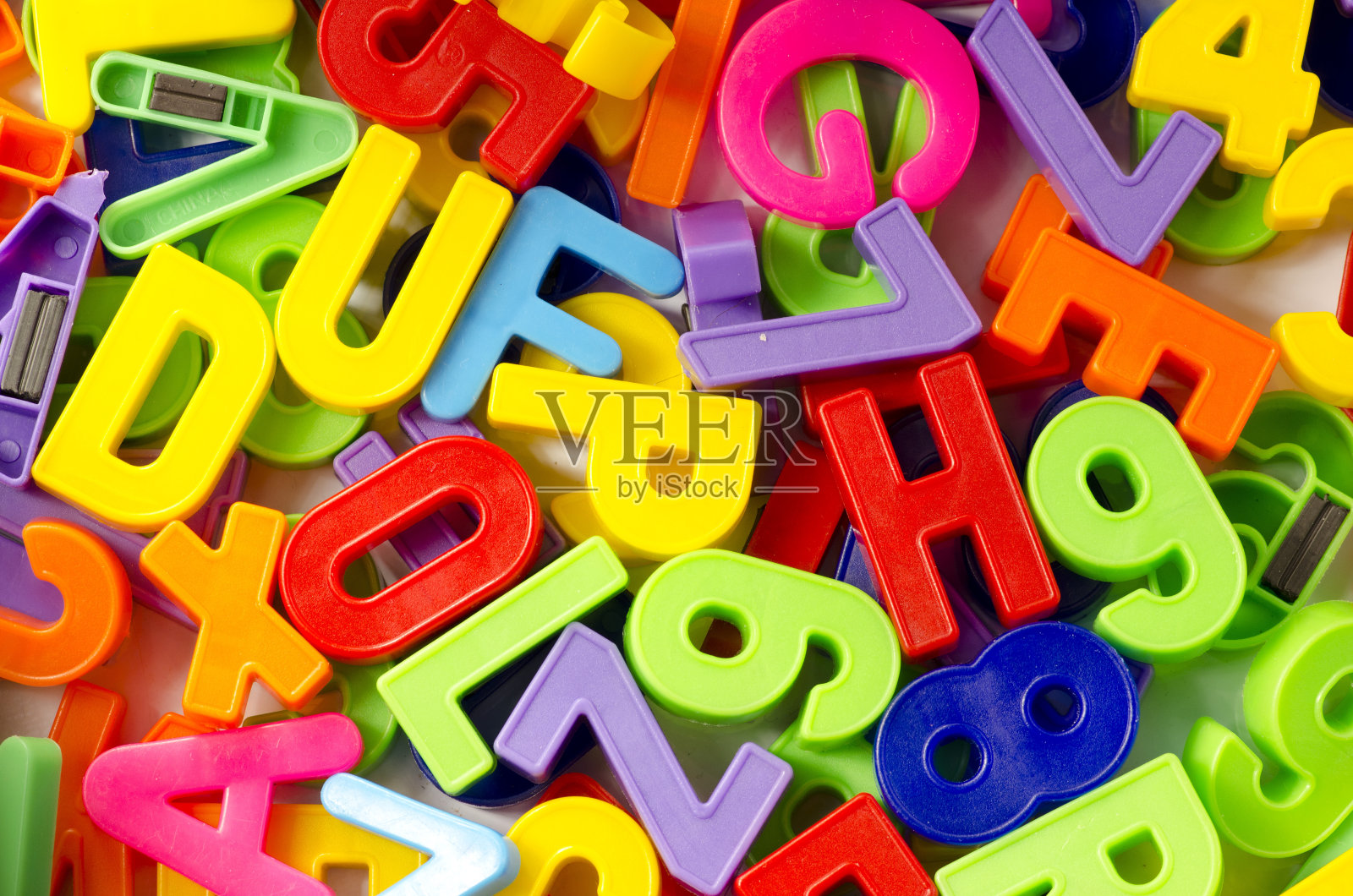 一堆彩色的字母和数字照片摄影图片