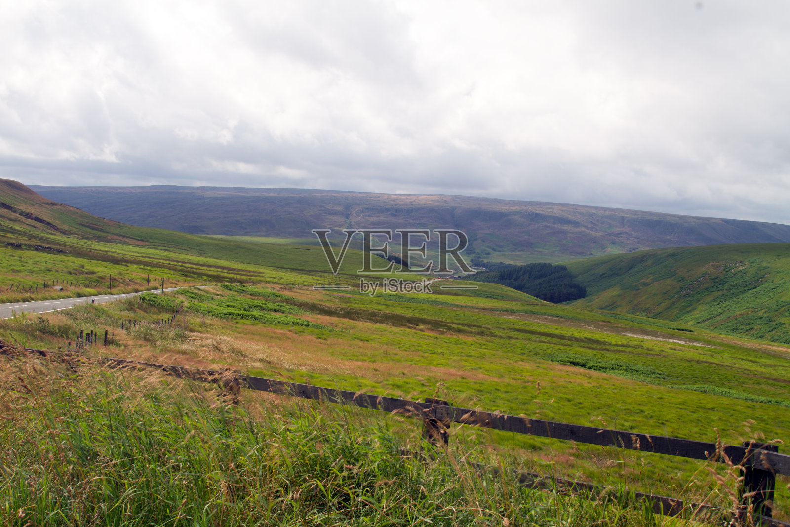 通往山顶区照片摄影图片