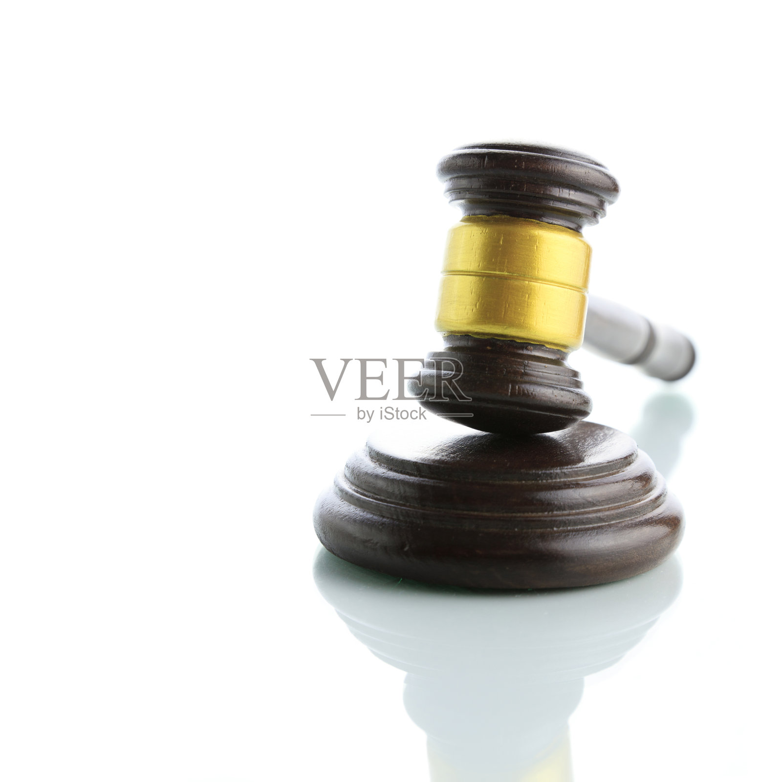 法官木槌孤立在白色的背景照片摄影图片