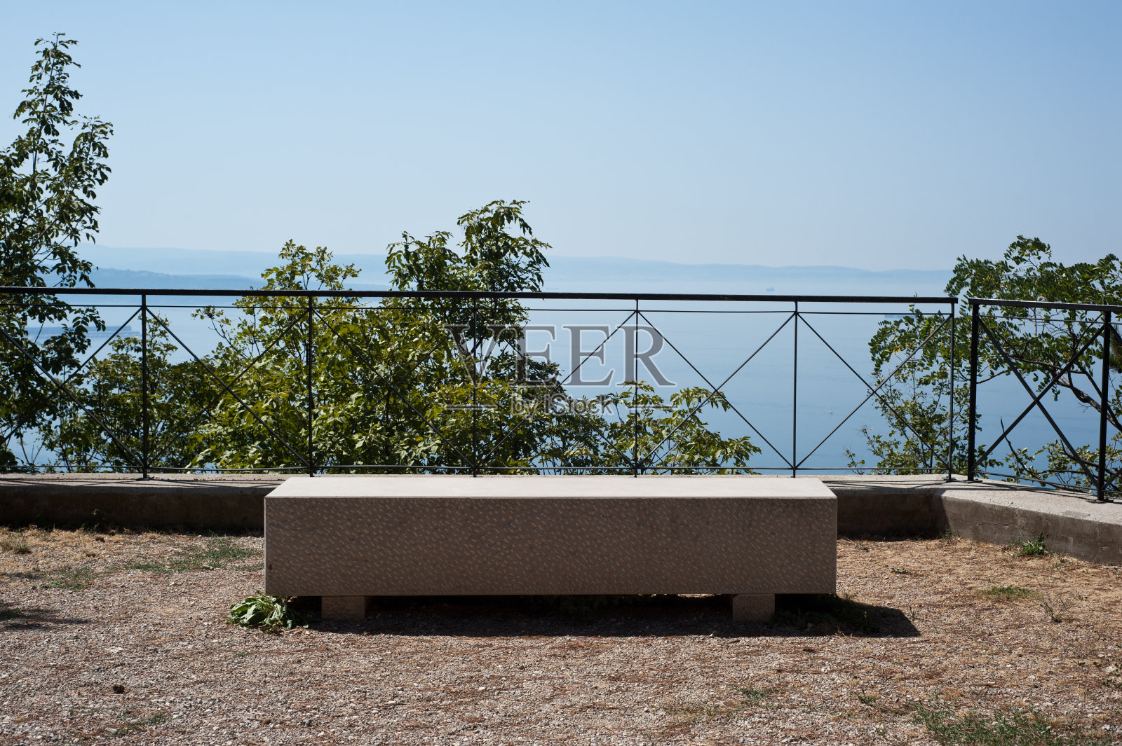 有风景的长凳照片摄影图片