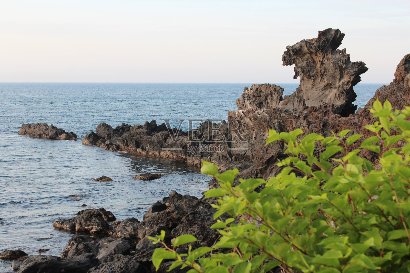 韩国济州岛的龙头岩照片摄影图片