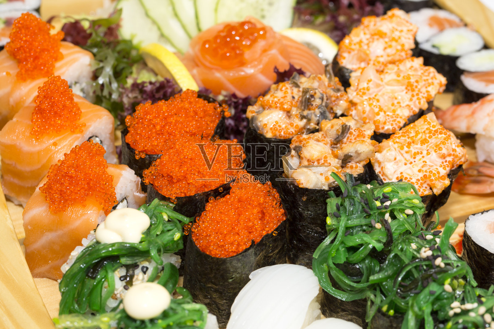日本寿司、海鲜和蔬菜照片摄影图片