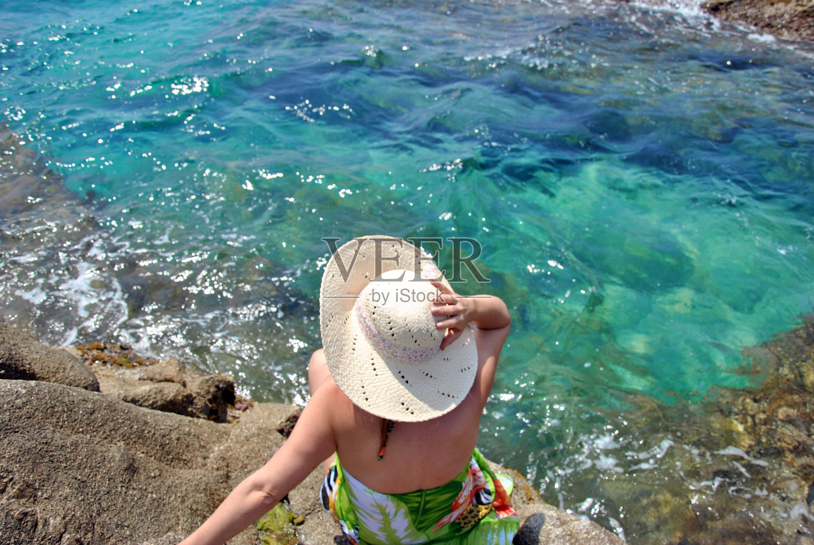 女人在海滩照片摄影图片