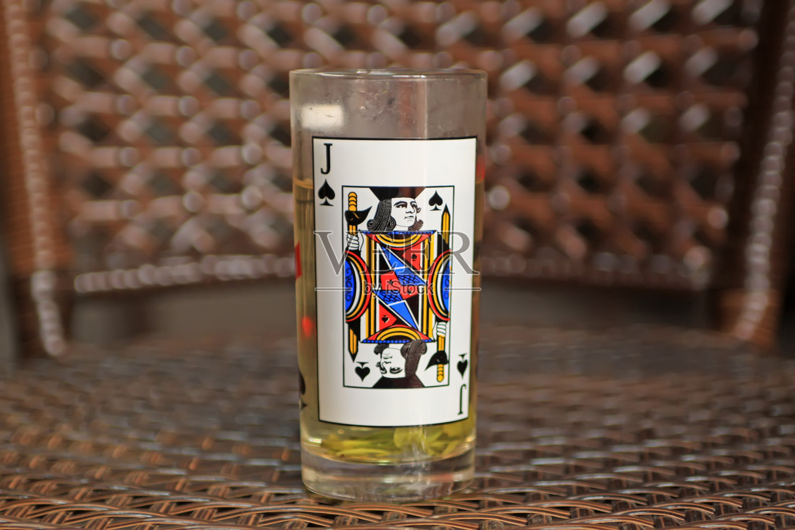 扑克和玻璃照片摄影图片