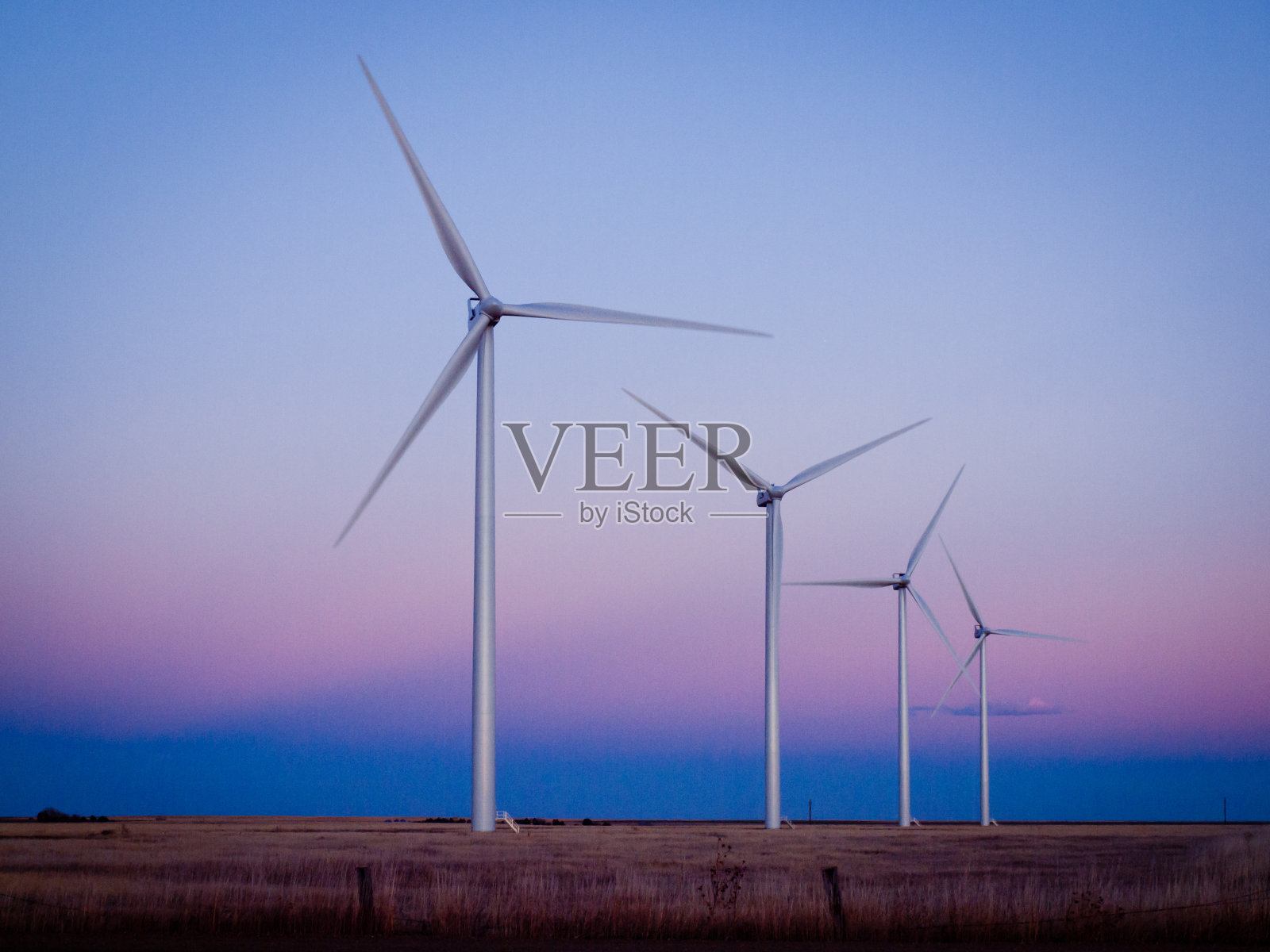 风力涡轮机的农场照片摄影图片