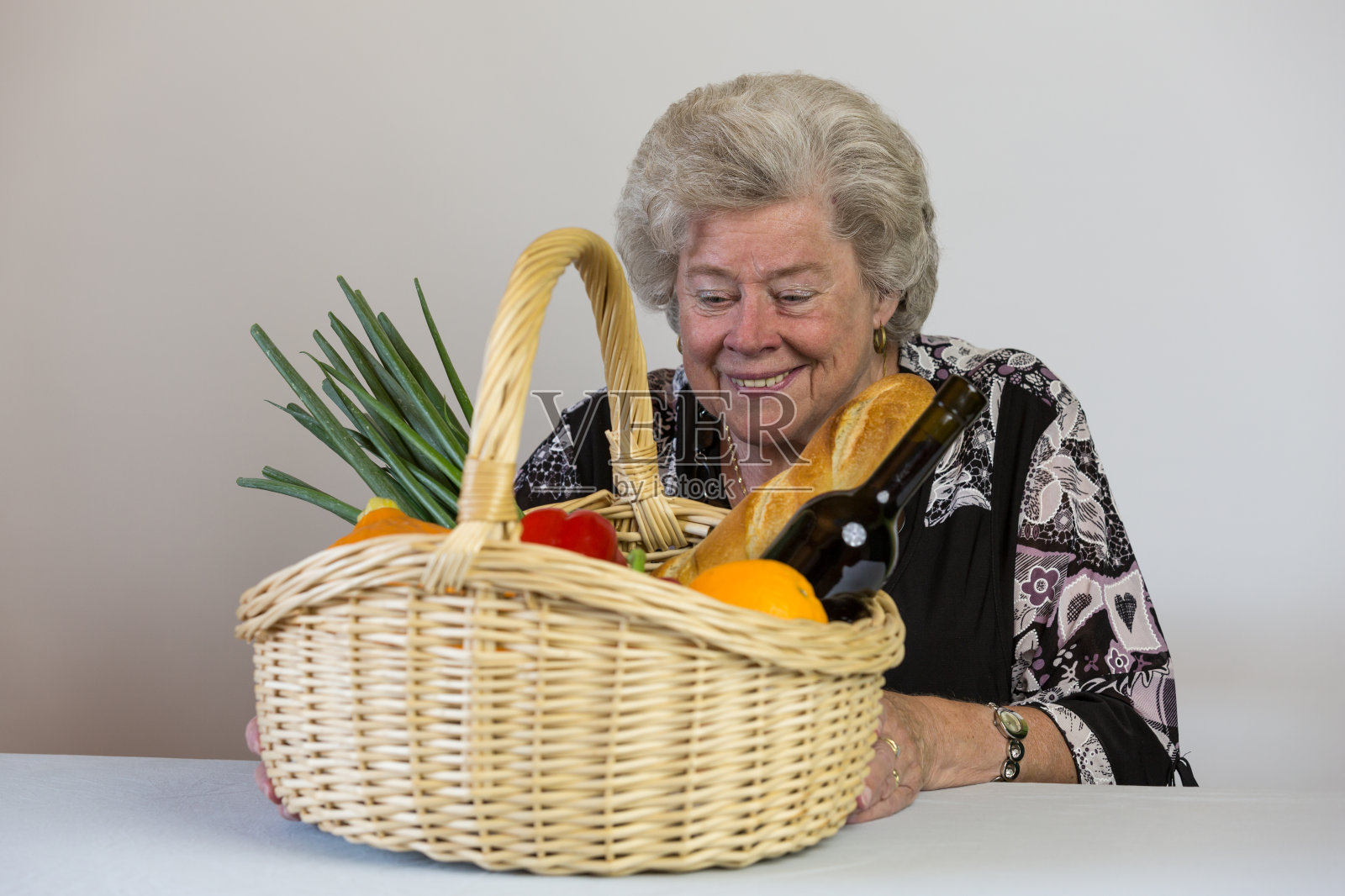 女人旅行照片摄影图片