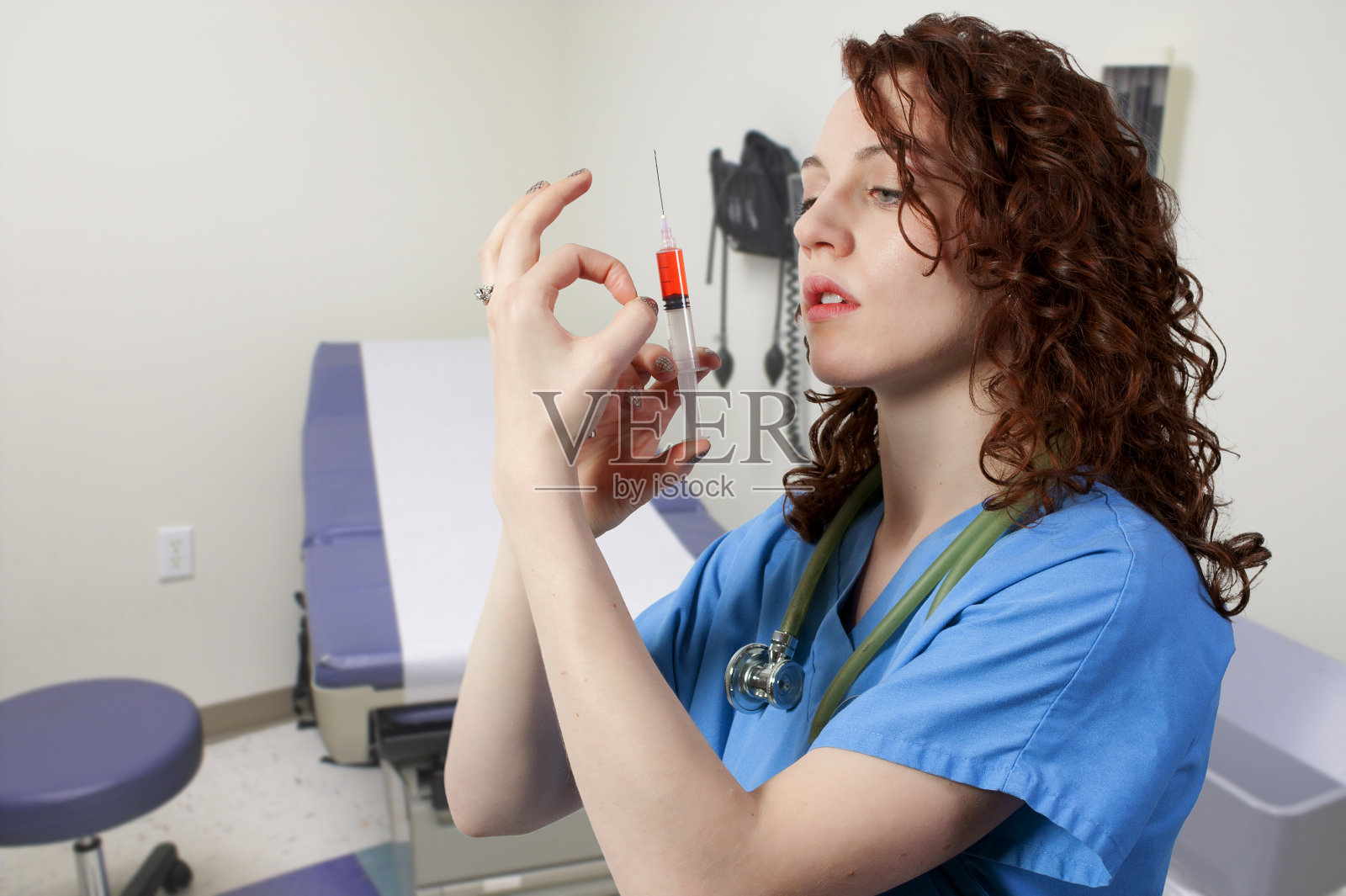 注射器女医生照片摄影图片