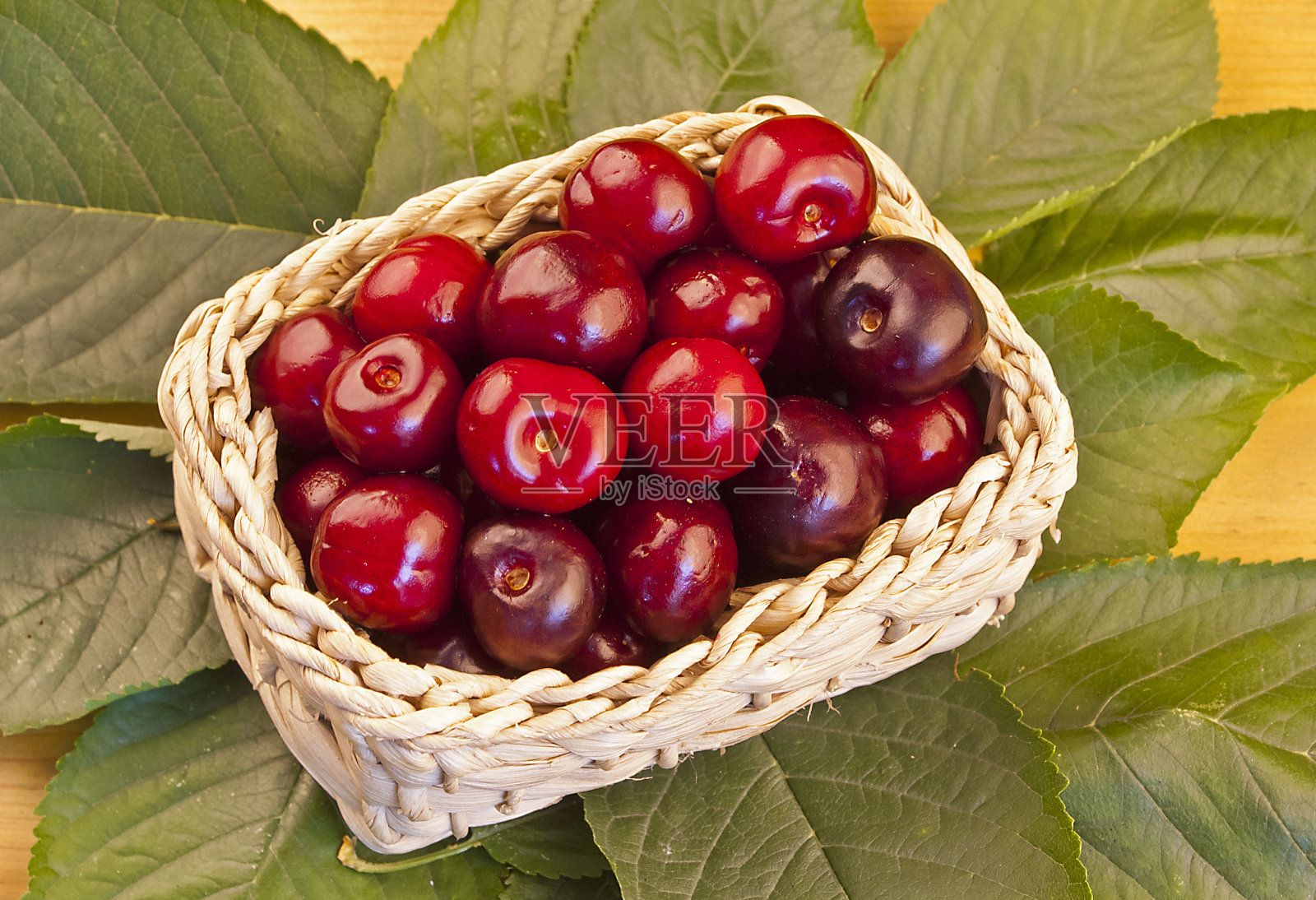 一篮美味的樱桃照片摄影图片