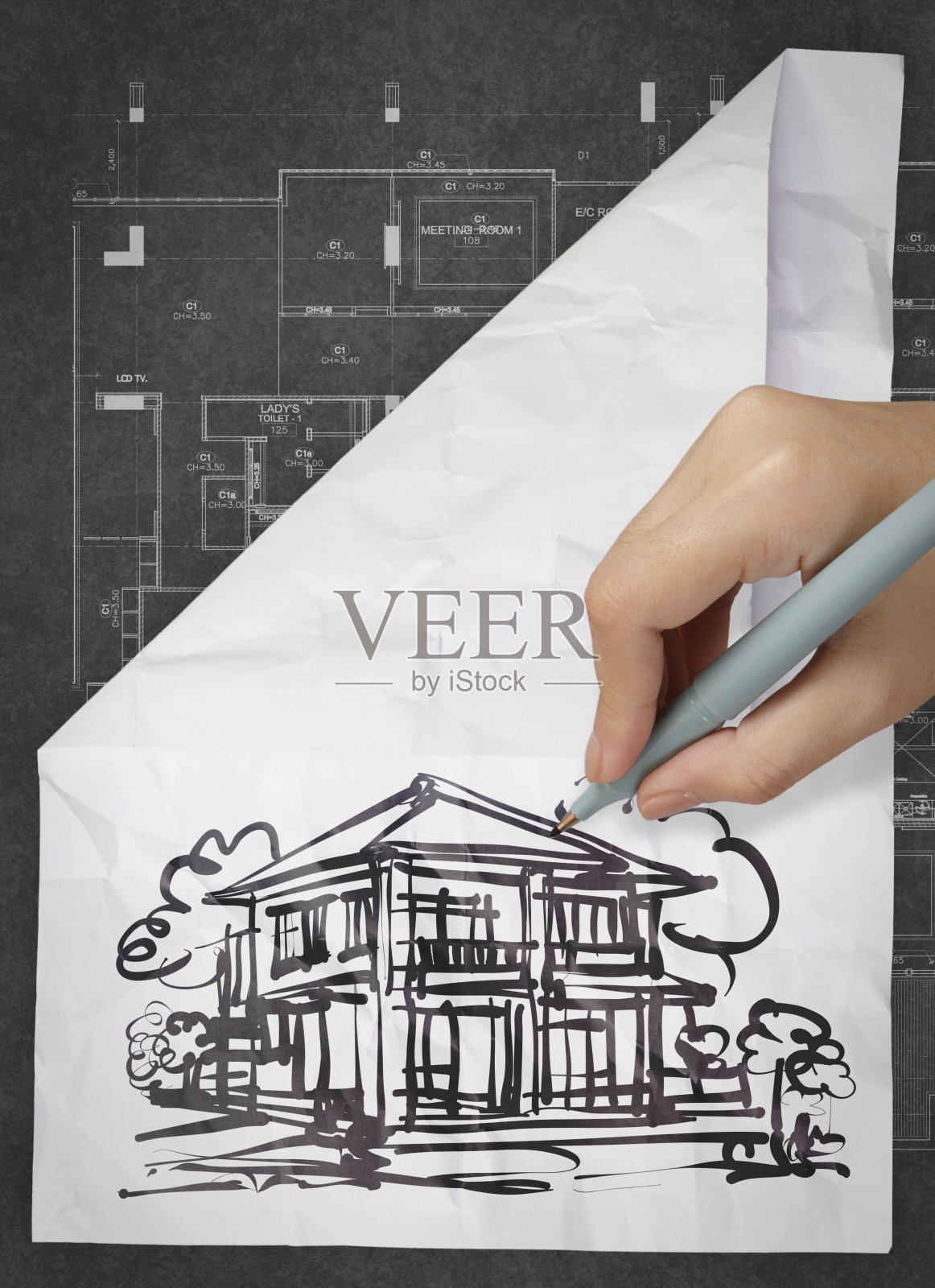 在起皱的纸上手绘房子照片摄影图片