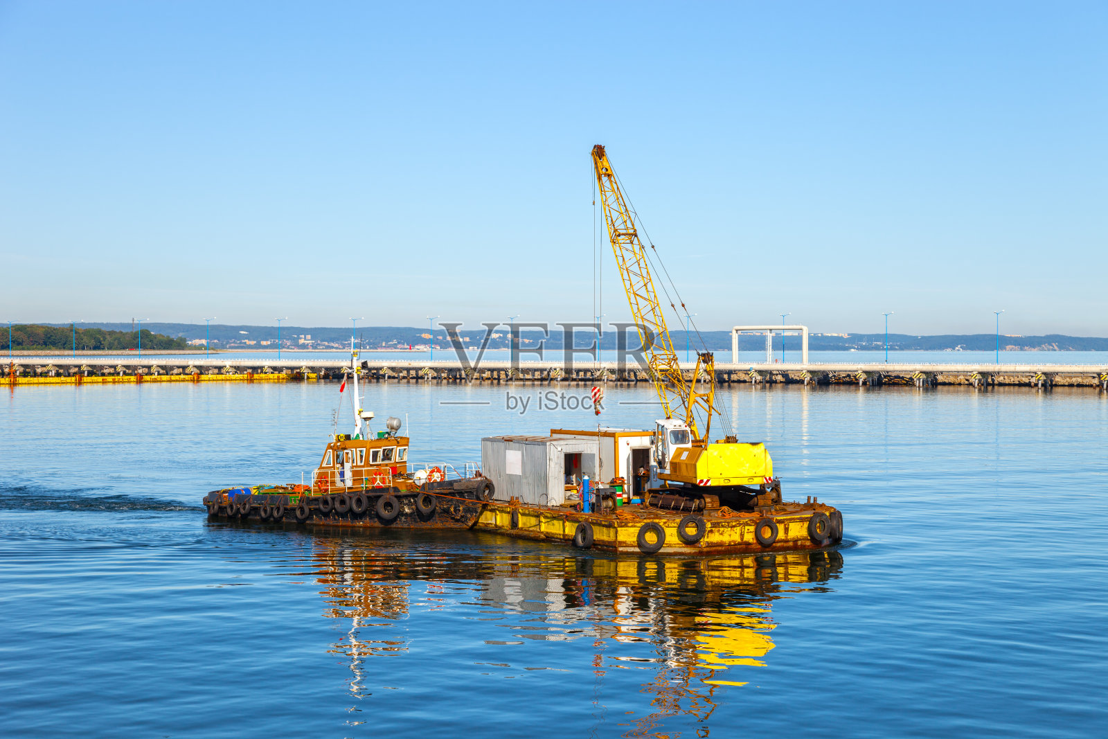 浮筒和起重机照片摄影图片
