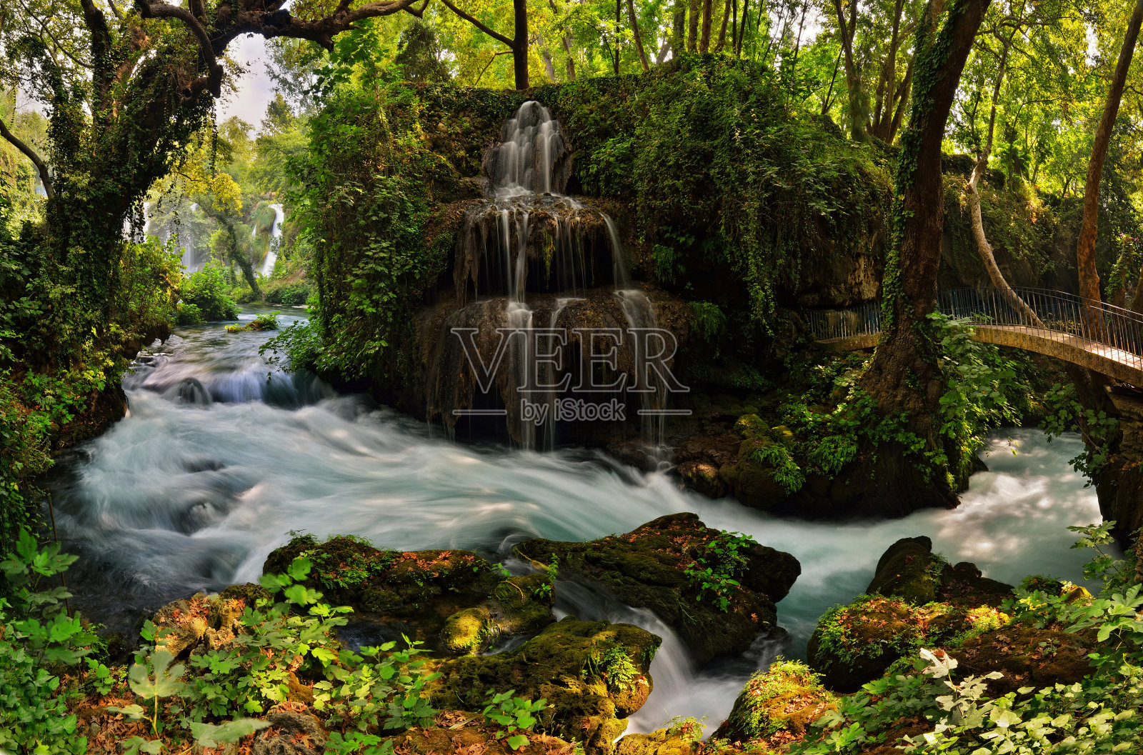 上杜瀑布照片摄影图片