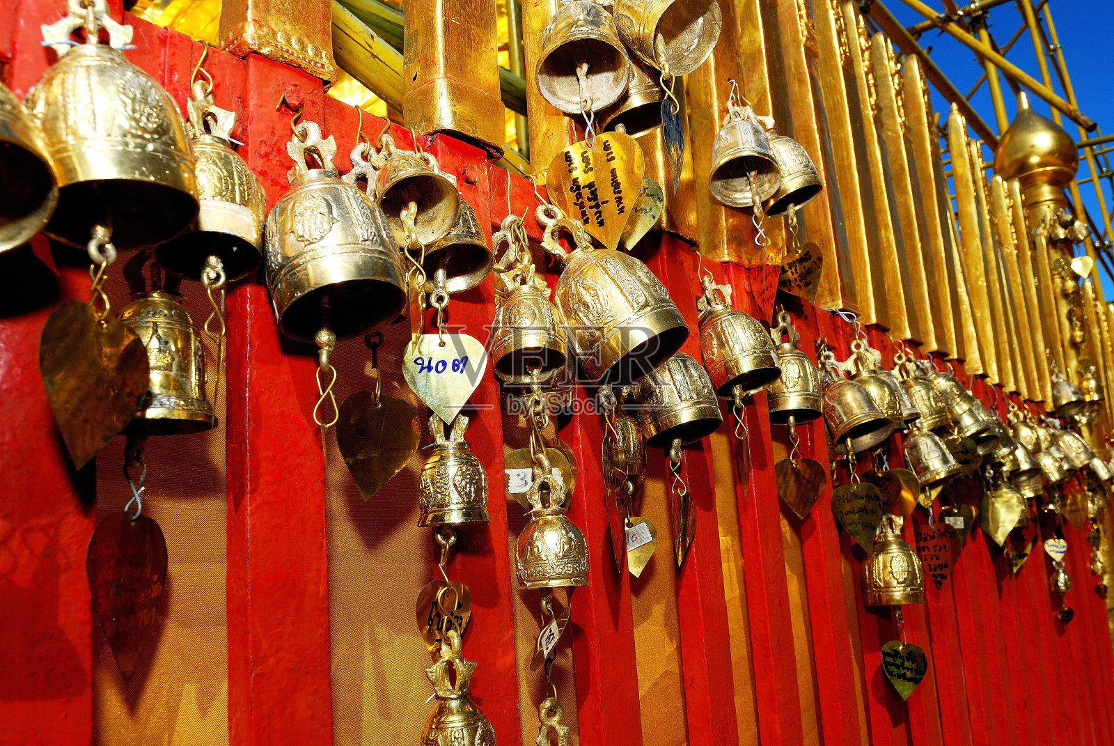 Doi素贴佛教寺庙的铜钟照片摄影图片