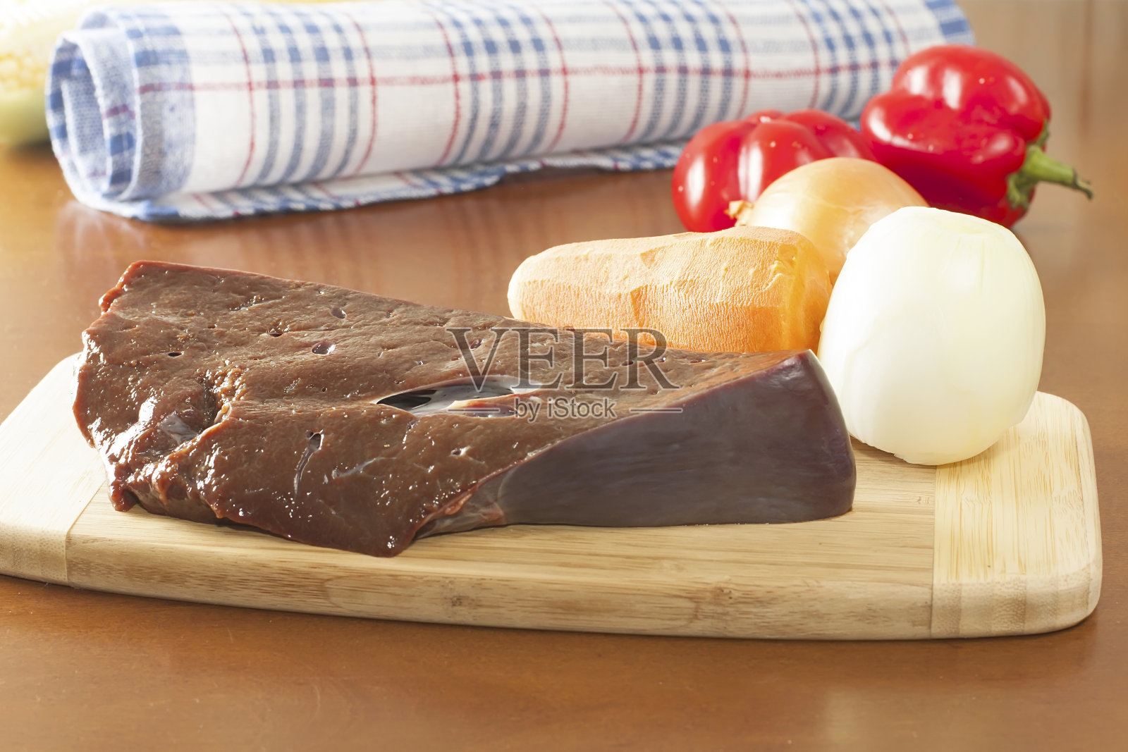 一块生牛肝照片摄影图片