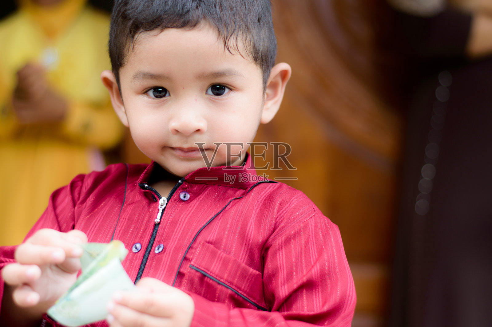 年轻的男孩照片摄影图片