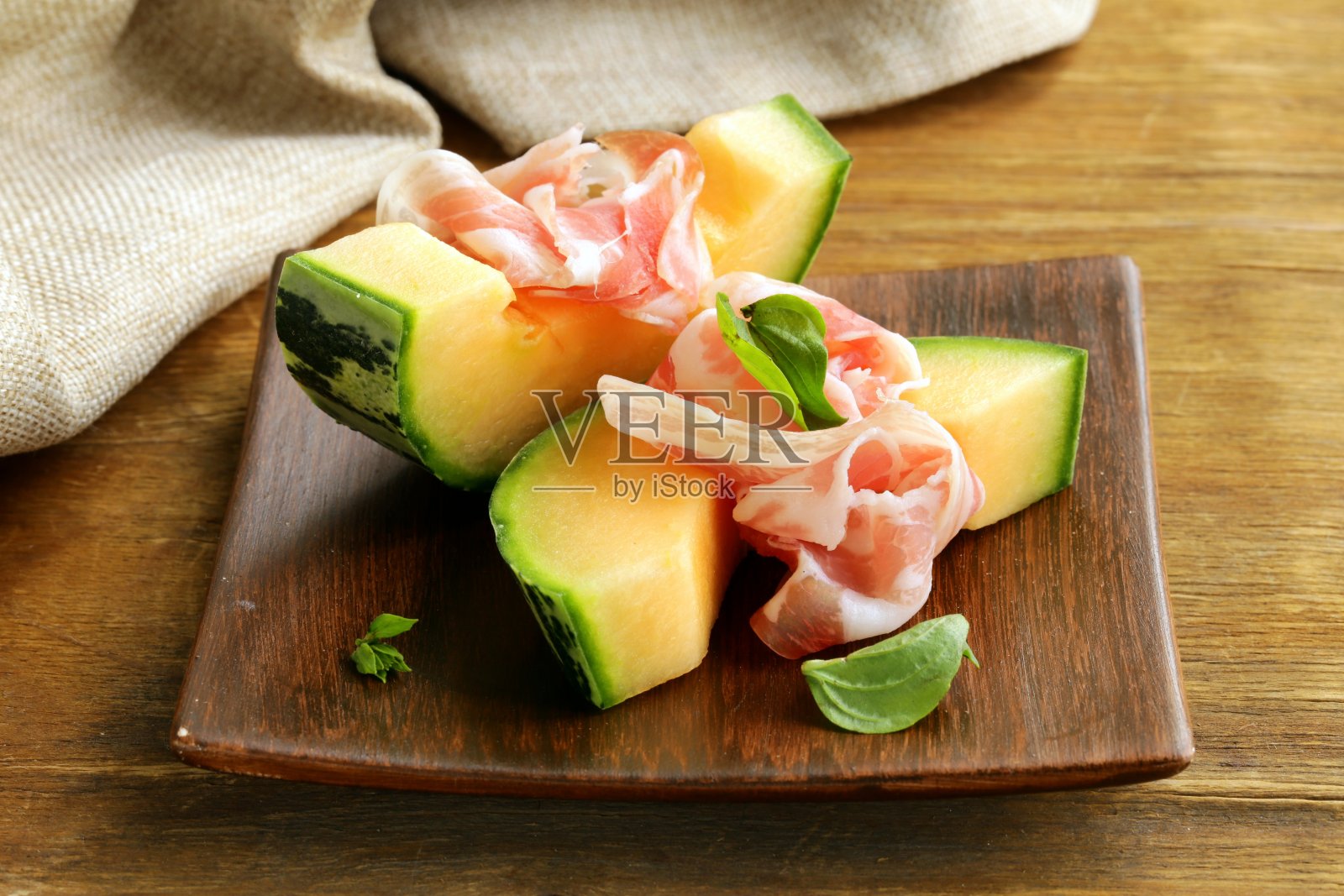 意大利开胃菜配熏火腿西瓜照片摄影图片