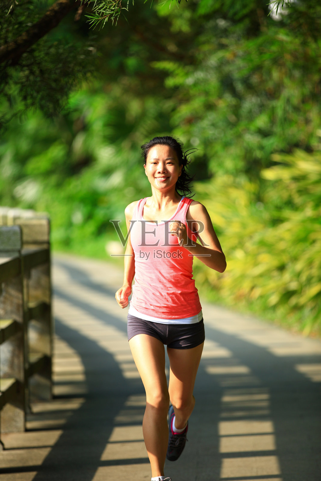 健康的女人跑照片摄影图片