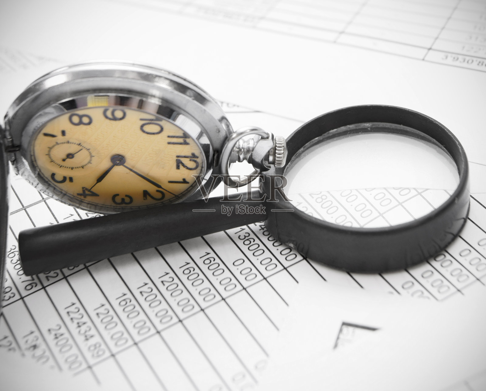 手表和放大镜照片摄影图片