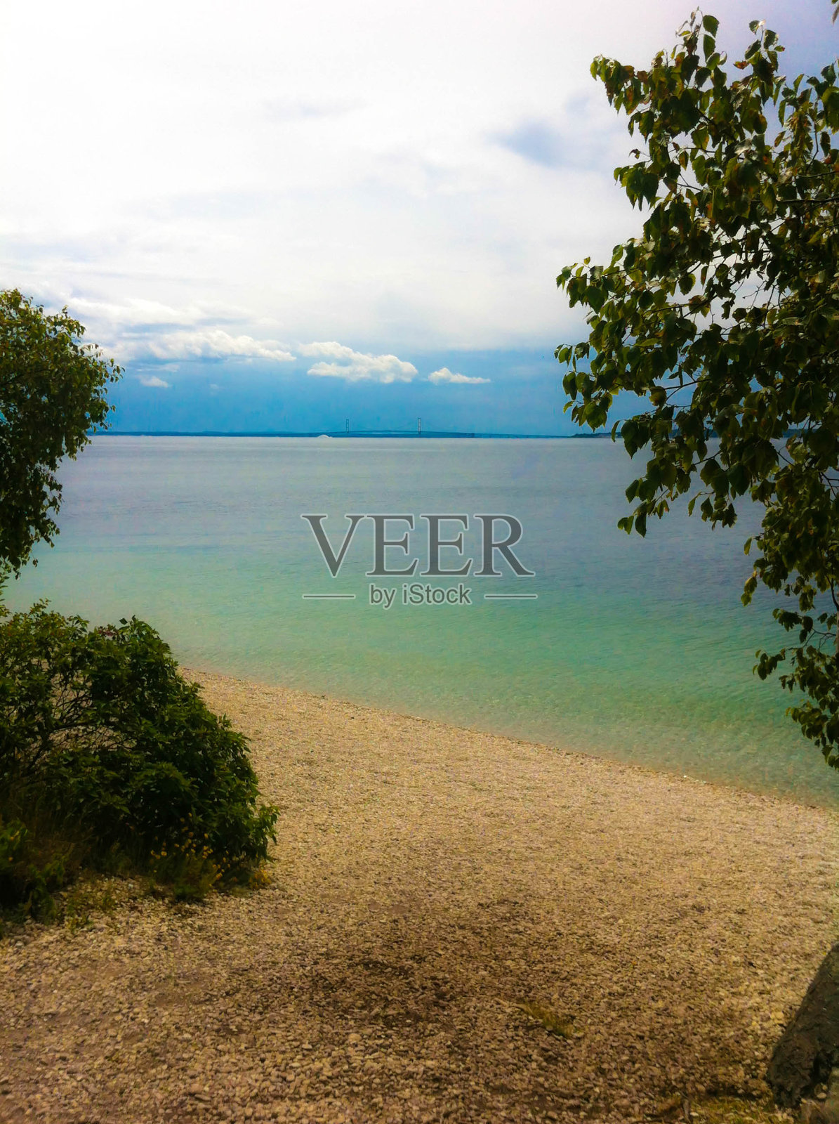 麦基诺岛附近的密歇根湖照片摄影图片