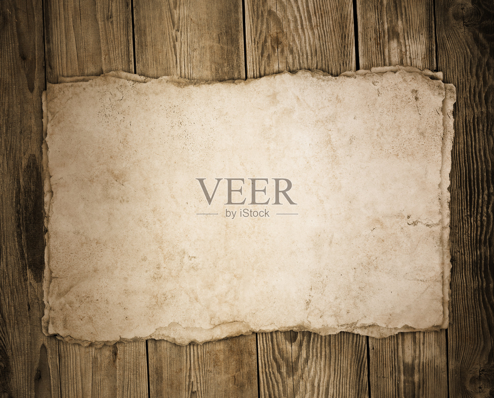 木头背景上的旧纸照片摄影图片