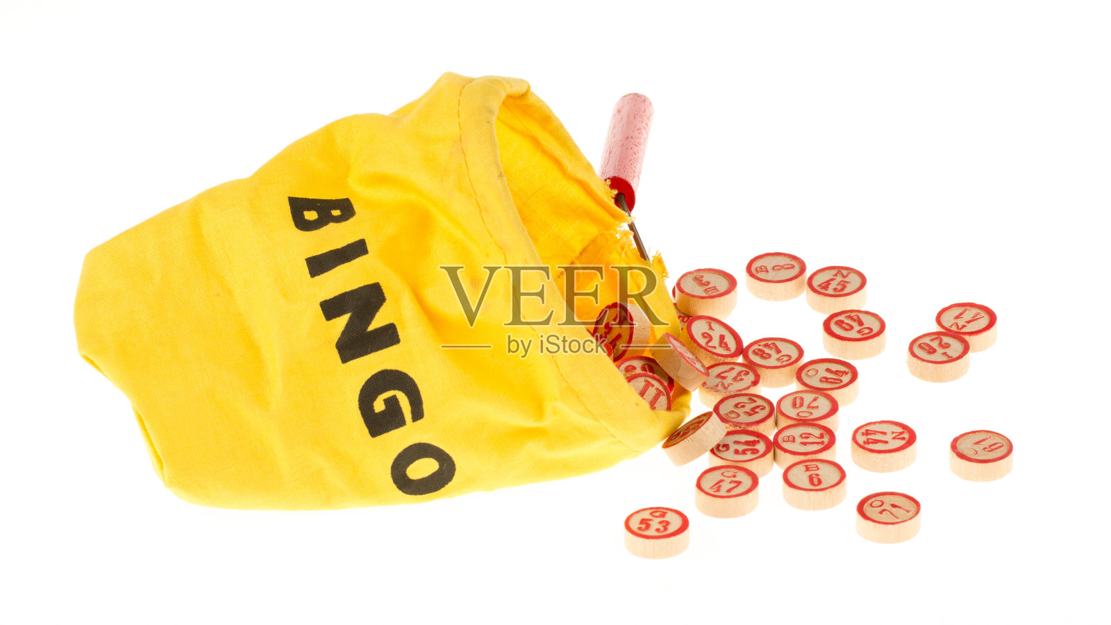 黄色麻袋里的木桶照片摄影图片