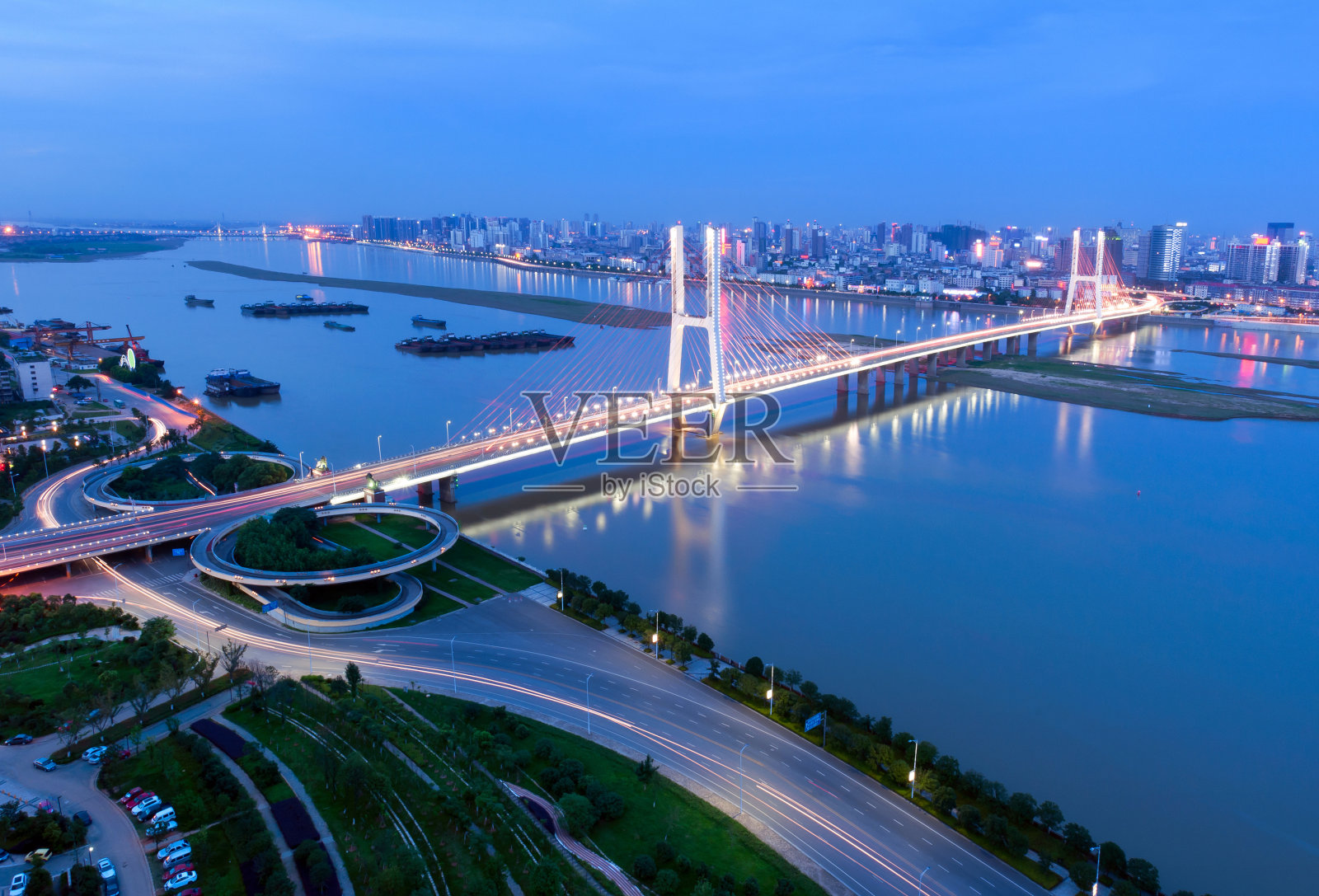 桥晚上照片摄影图片