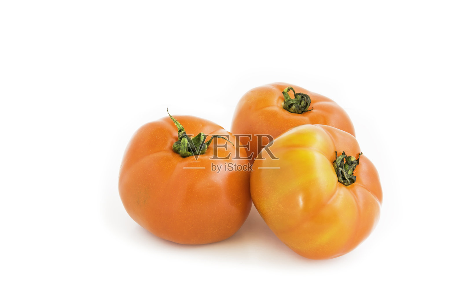 藤蔓上的三个番茄照片摄影图片